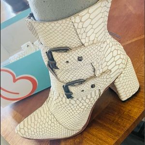 Freebird “Joey” white snake boots